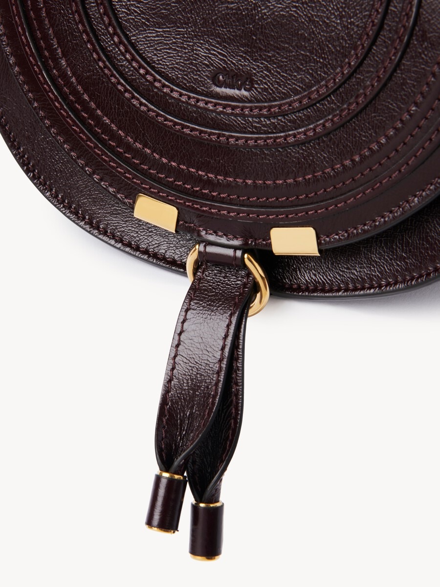Bolso saddle peque&ntilde;o Marcie de cuero brillante - 7