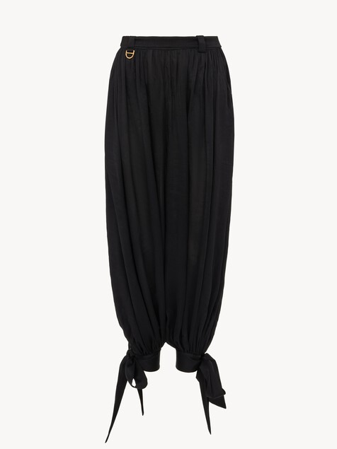 Fluid pleated pants in cr&ecirc;pe de chine
