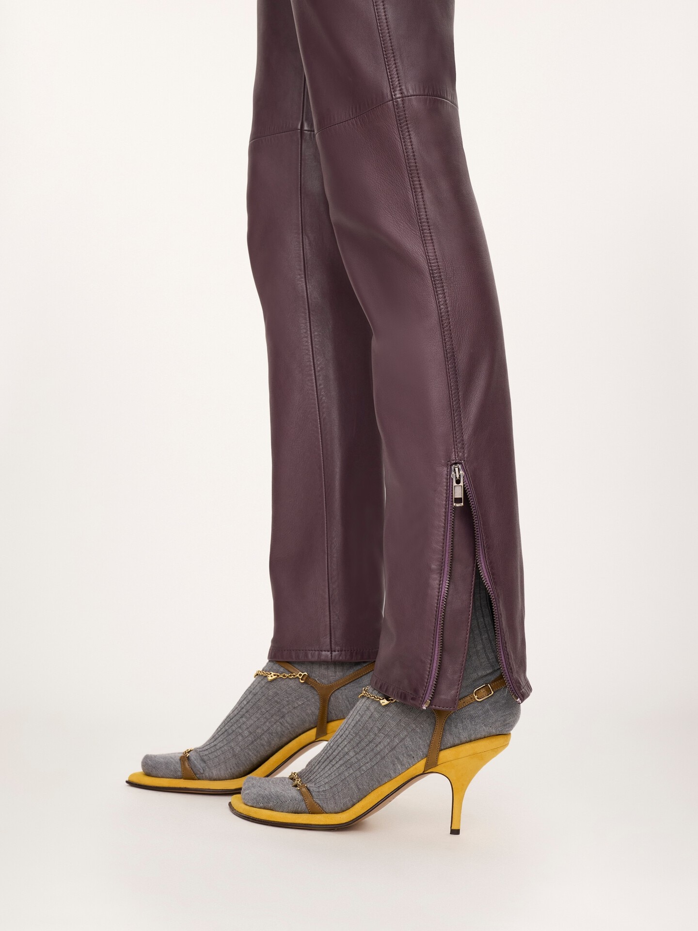 Slim pants in leather - 4.0