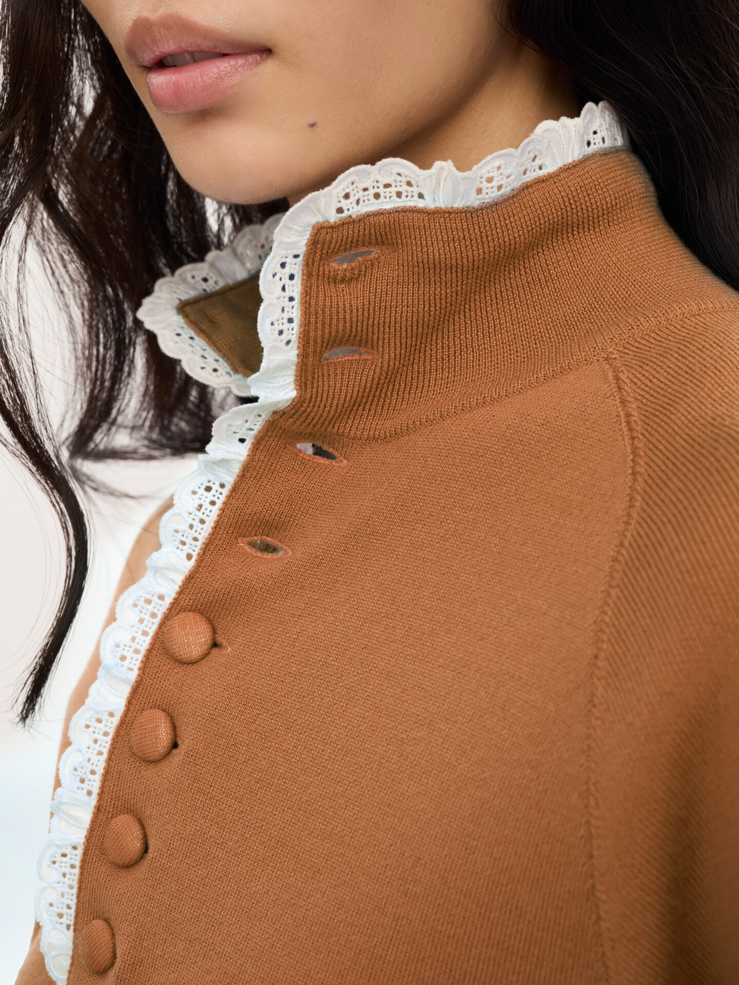 Pull col montant en maille de laine et dentelle - 5.0