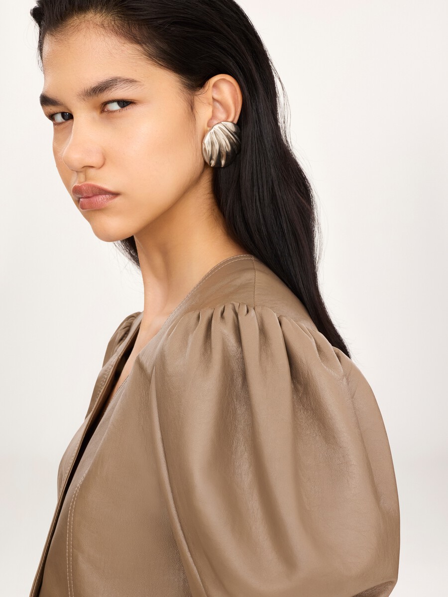 Cropped puff-sleeve jacket in leather - 4