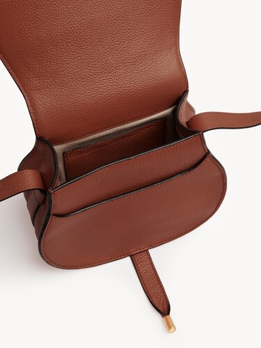 Bolso saddle peque&ntilde;o Marcie de cuero granulado - 6