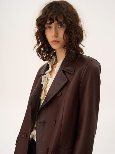 Double-breasted carcoat in leather - 7