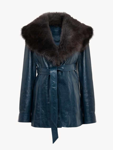 Short coat in leather