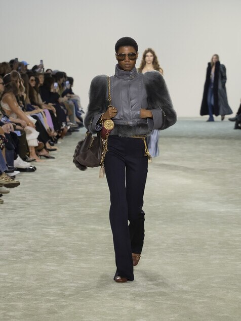 Look 16