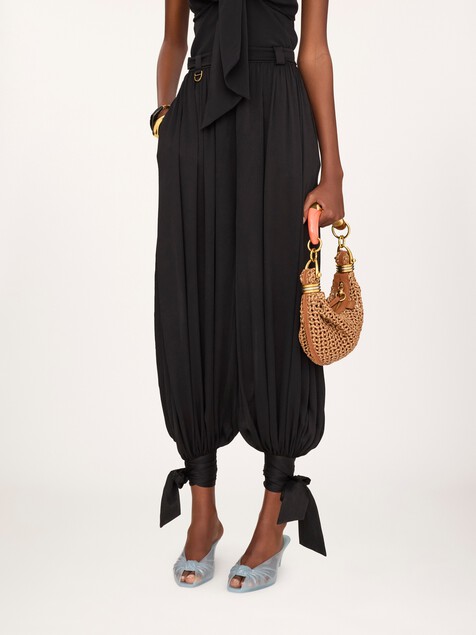 Fluid pleated pants in cr&ecirc;pe de chine