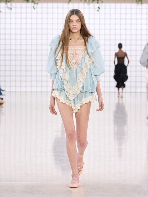 Look 16